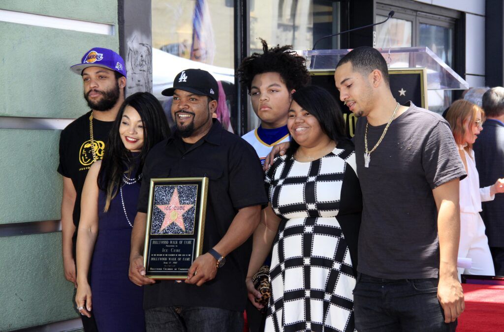 Ice Cube, manželka Kimberly Woodruff a jejich děti v Ice Cube