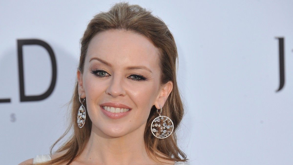Kylie Minogue plant 'dubbele bruiloft' met jongere zus?