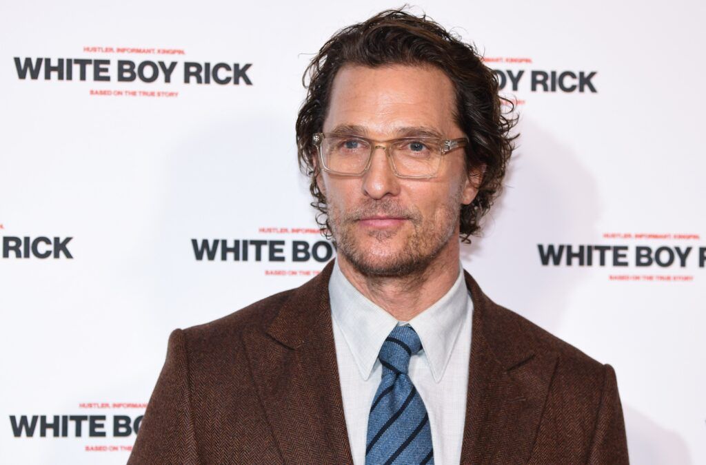 Matthew McConaughey trägt einen braunen Anzug zur Vorführung von White Boy Rick